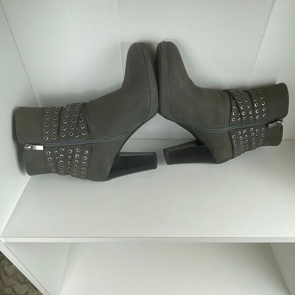 Mint Velvet Leather Grommet Accent Ankle Boots 39 Gray - Picture 11 of 13